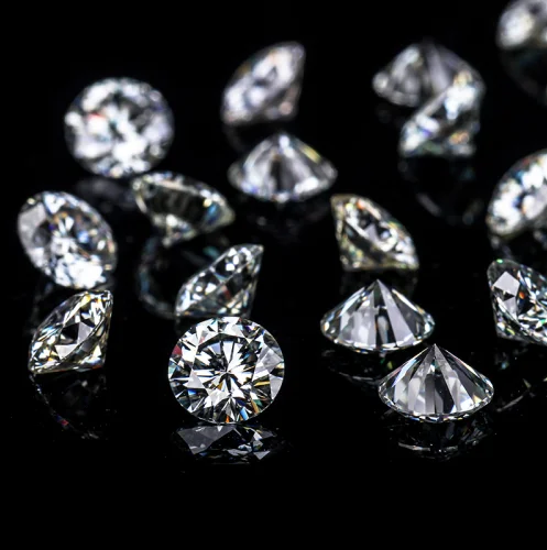 Искусственныйм бриллиантом называют синтезированный муассанит